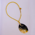 Collier doré pendentif ovale effet corne x AFRICA
