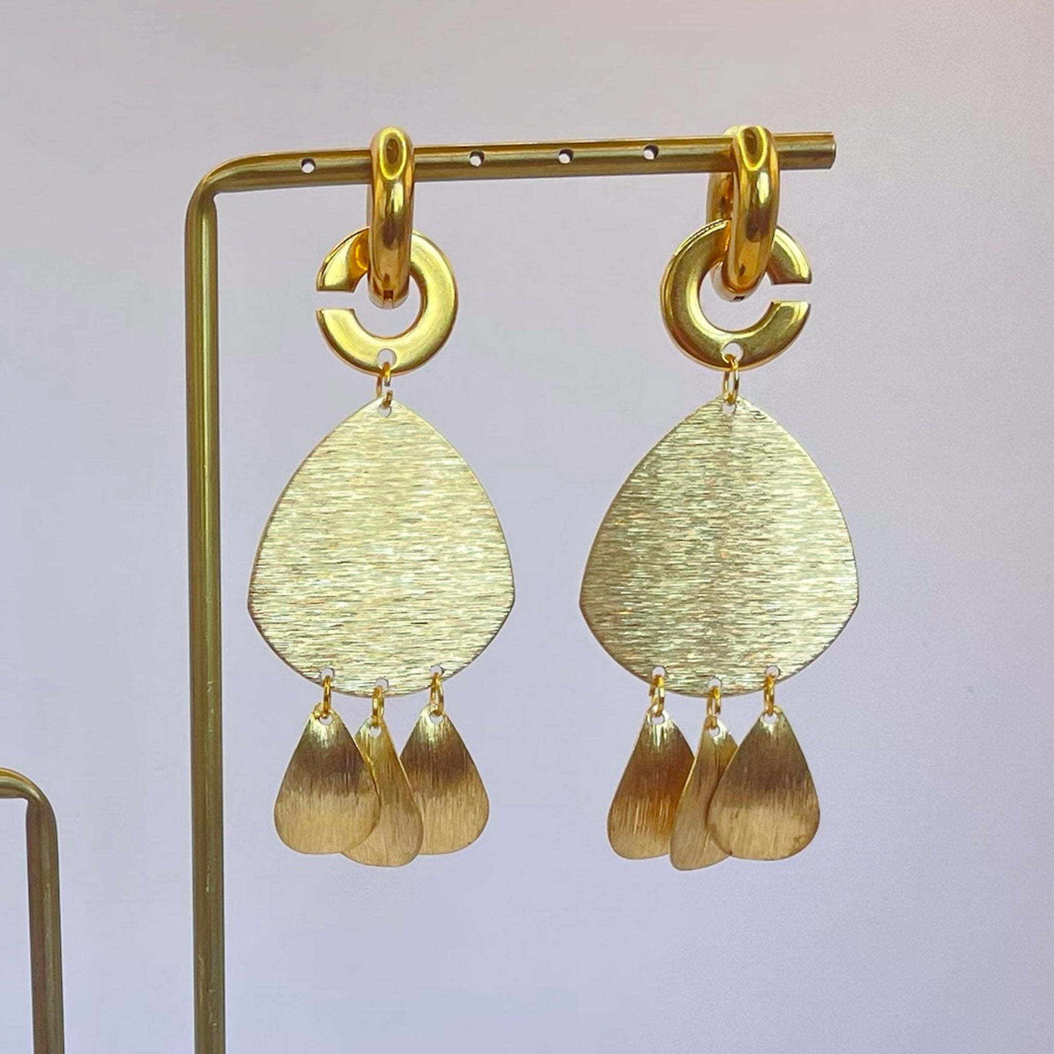 Boucles d'oreilles créoles dorées et pampilles arrondies x CANOPÉE DORÉE