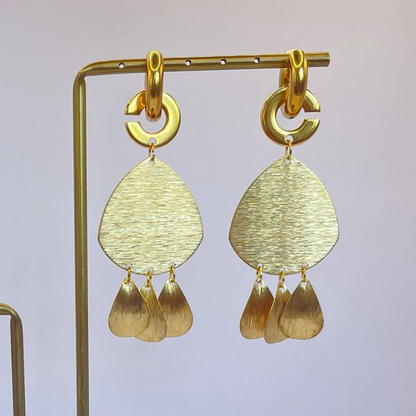 Boucles d'oreilles créoles dorées et pampilles arrondies x CANOPÉE DORÉE