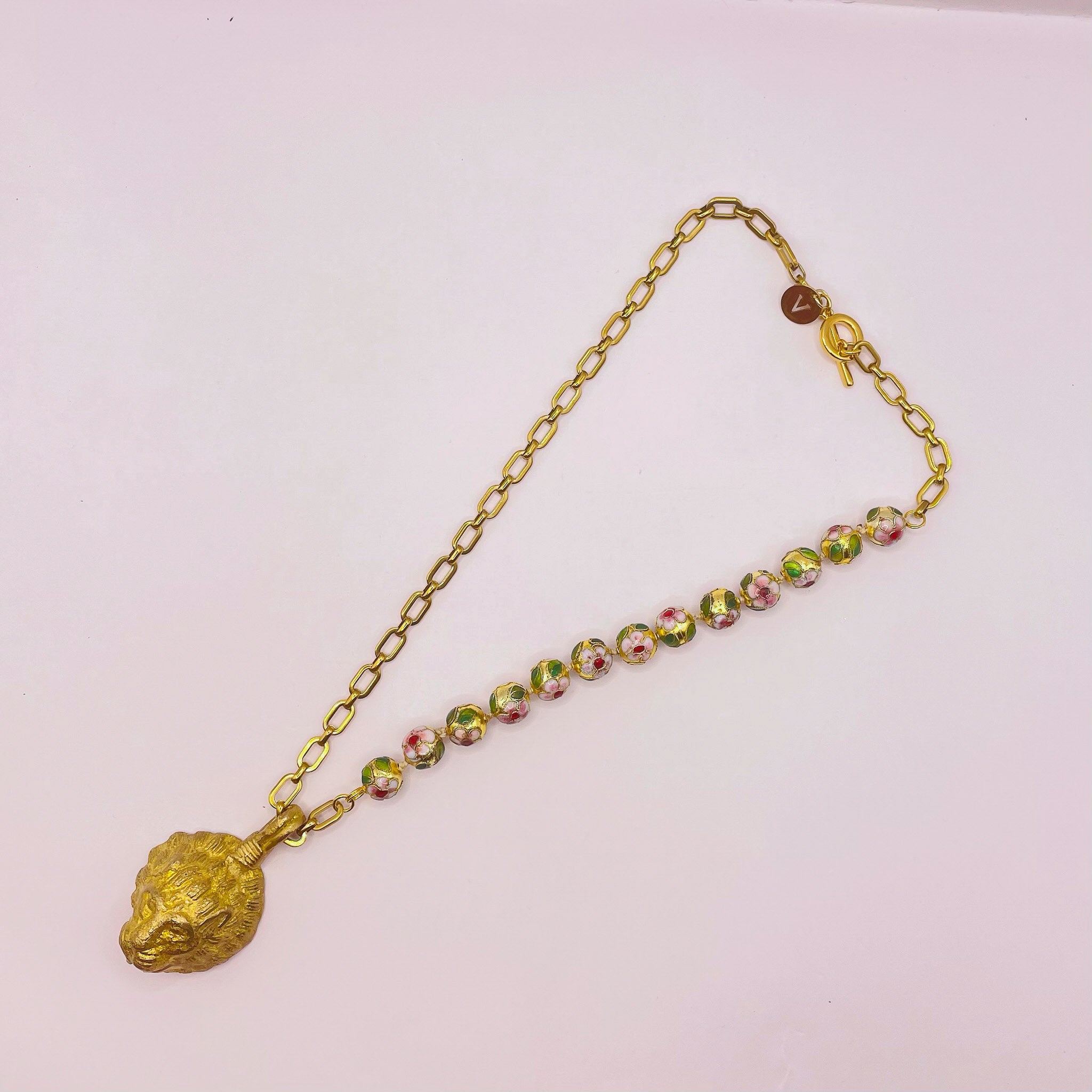 Collier doré pendentif lion perles chinoises fleuries G x CANOPÉE DORÉE