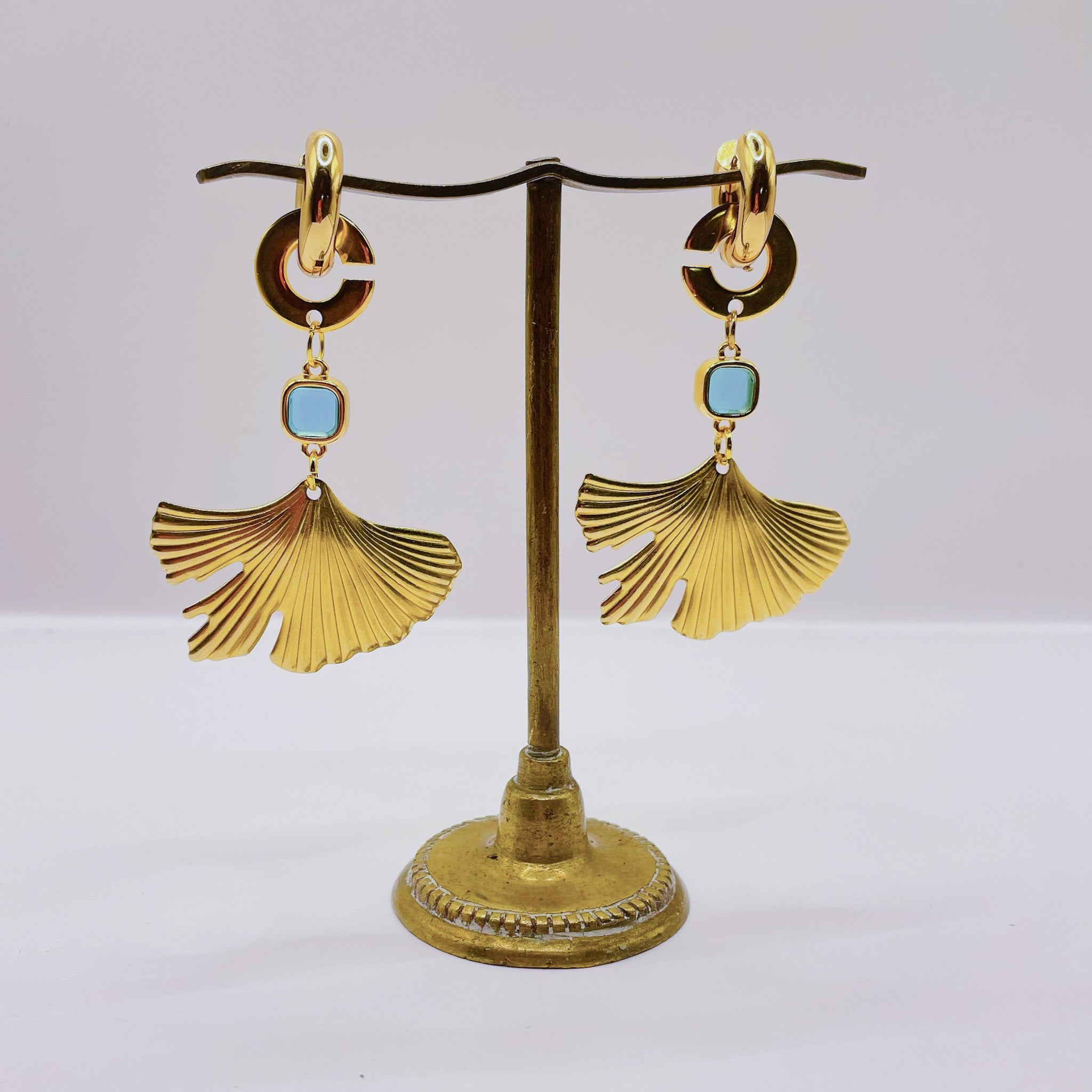 Boucles dorées feuille éventail et cristal coloré x CANOPÉE DORÉE