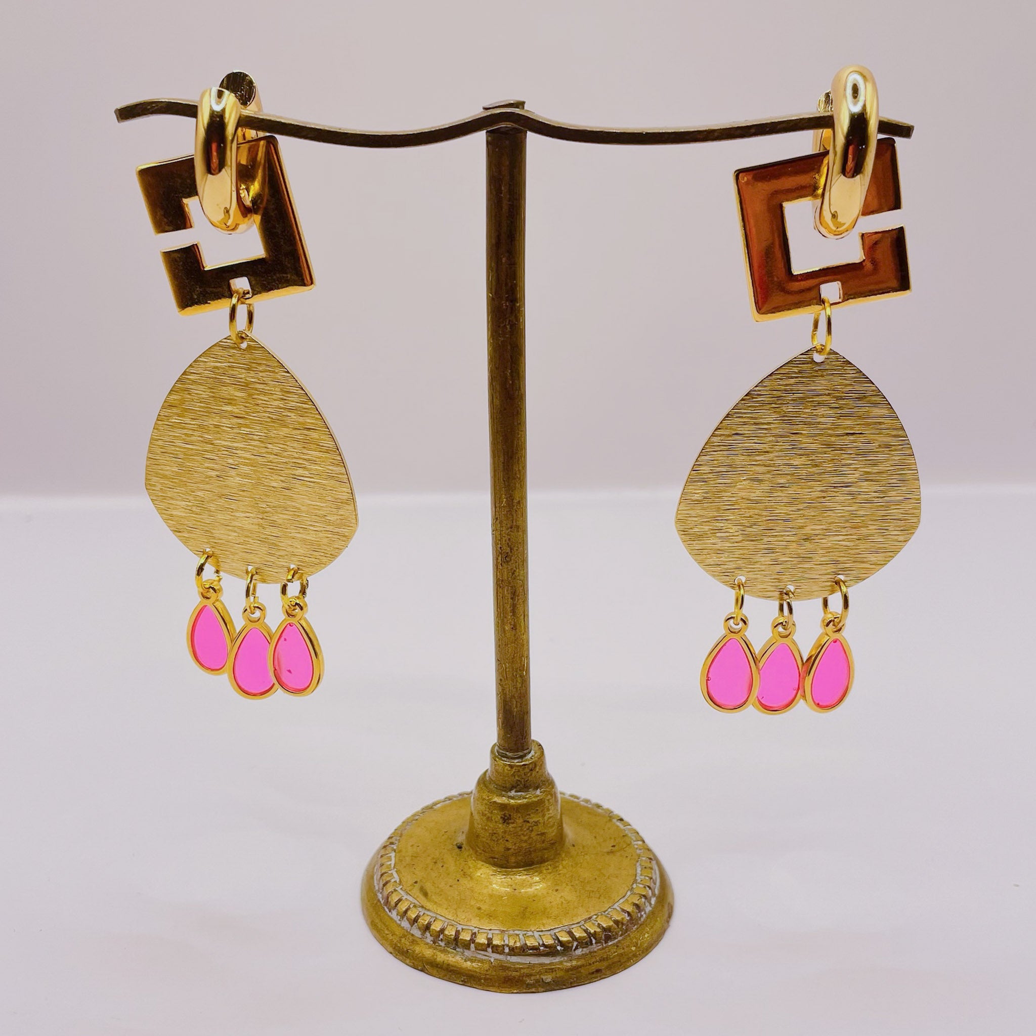 Boucles dorées gouttes pendantes et cristaux colorés x CANOPÉE DORÉE