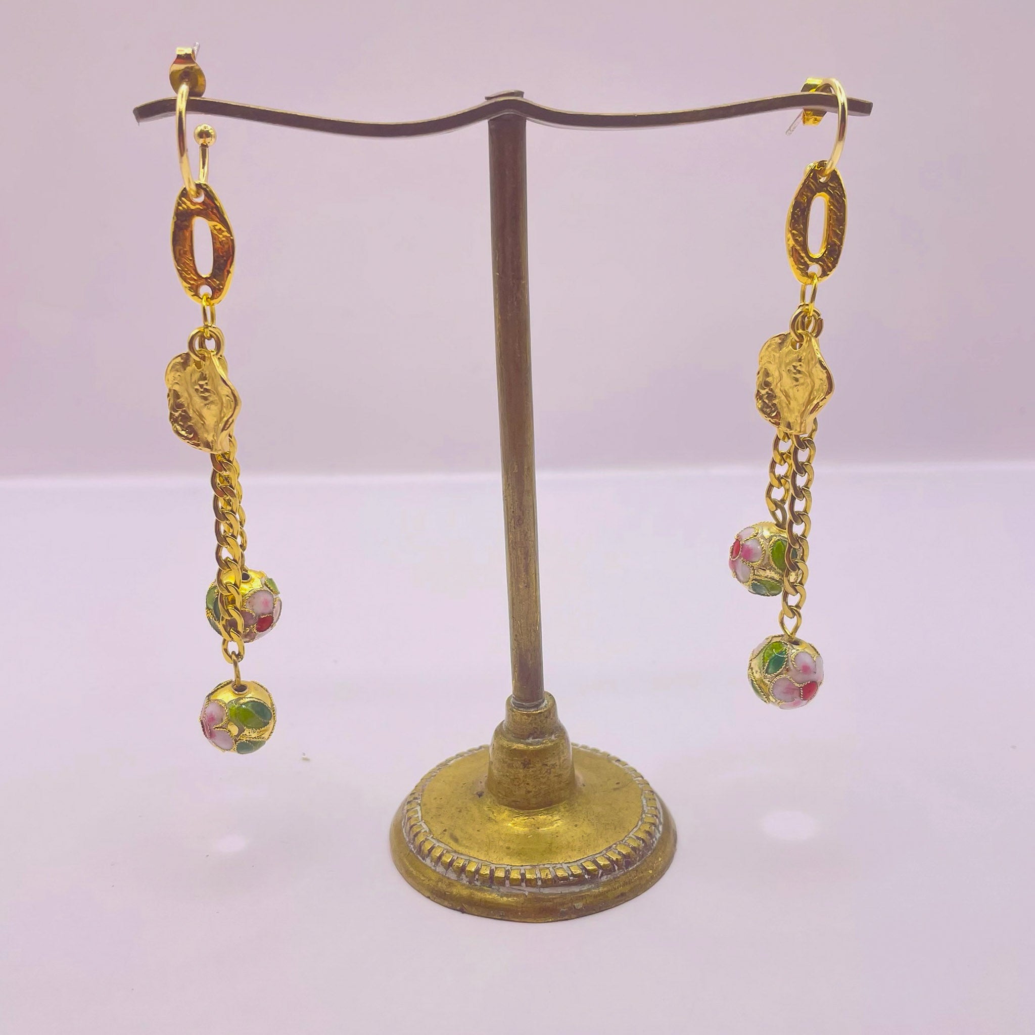 Boucles dorées chaînes et perles chinoises colorées x CANOPÉE DORÉE